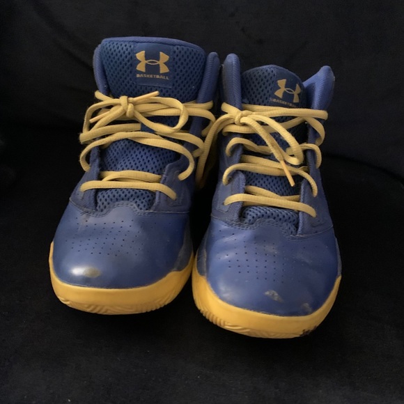 Under Armour Basketball Shoes - Picture 2 of 4
